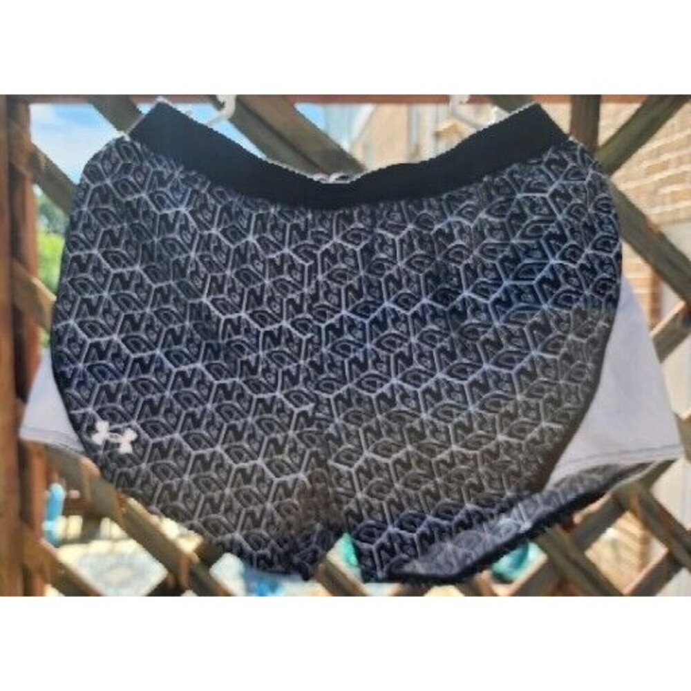 Cool UNDER ARMOUR Loose Heatgear Women Shorts Black UA Logo Print Sz Med